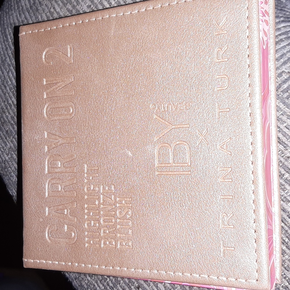 Highlight,bronze, blush